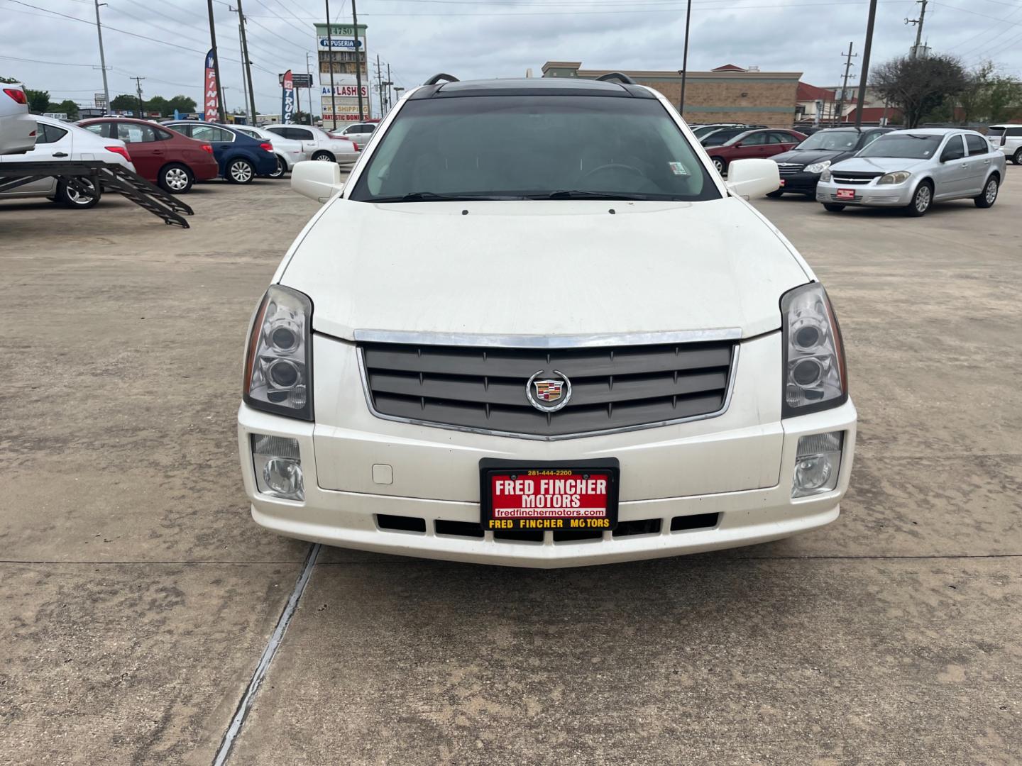 2005 white /TAN Cadillac SRX V6 (1GYEE637250) with an 3.6L V6 DOHC 24V engine, 5-Speed Automatic Overdrive transmission, located at 14700 Tomball Parkway 249, Houston, TX, 77086, (281) 444-2200, 29.928619, -95.504074 - Photo#1